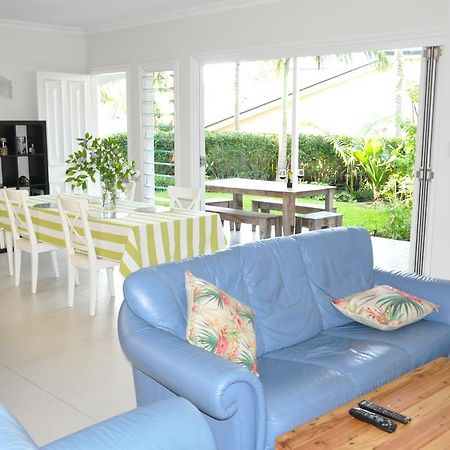 Modern 3 Bedroom Apartment In Traditional Queenslander , Patio, Leafy Yard, Pool Brisbane Dış mekan fotoğraf